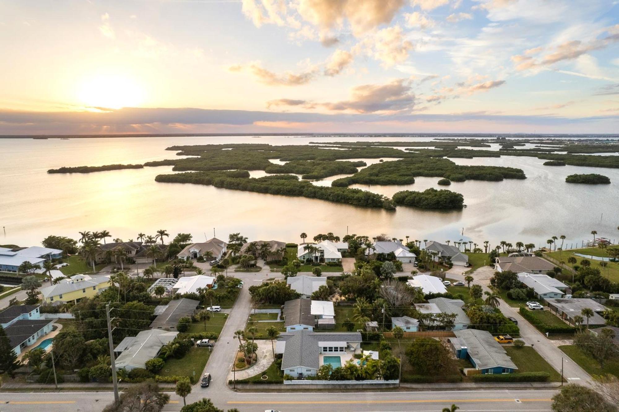 Skipper'S Landing - 4 Bedroom With Heated Pool Cocoa Beach Exterior photo